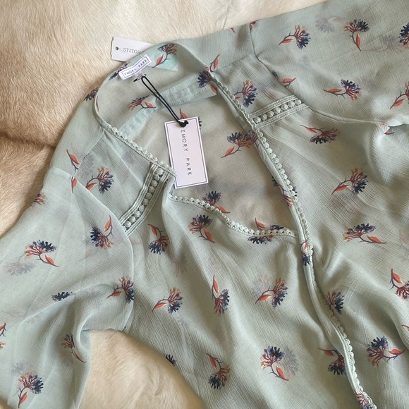 Crochet Trim Open Front Top/Kimono - Picture 2 of 4